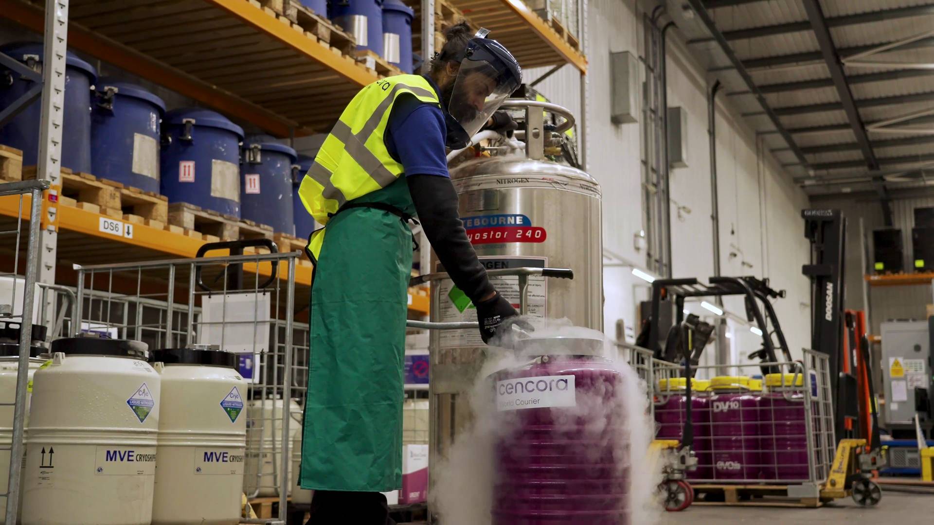 Dry Shipper Racking How planning and partnership prevent risk in CGT logistics | World Courier