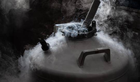 Refilling tank with liquid nitrogen
