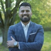 Milad Heravi, World Courier