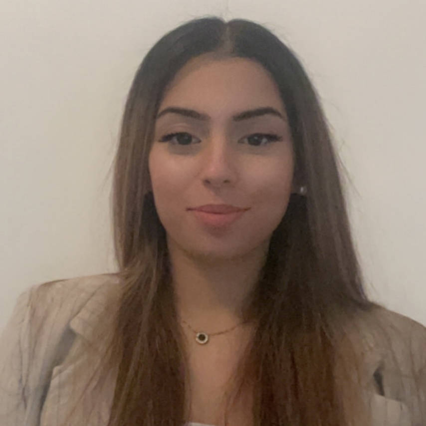 Yasmina Haddouti, World Courier