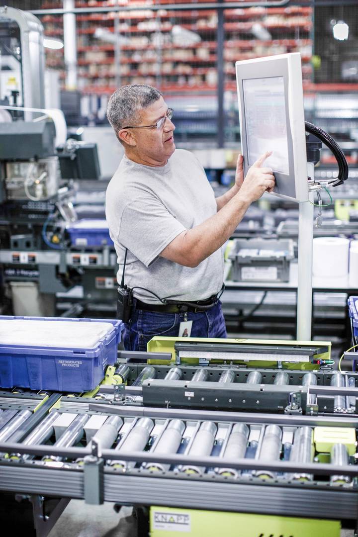 Die Zertifizierung haben wir im Dezember 2017 nach einem sechsmonatigen Bewertungsprozess durch die DQS, eine weltweit führende Zertifizierungsstelle für Managementsysteme, erhalten.