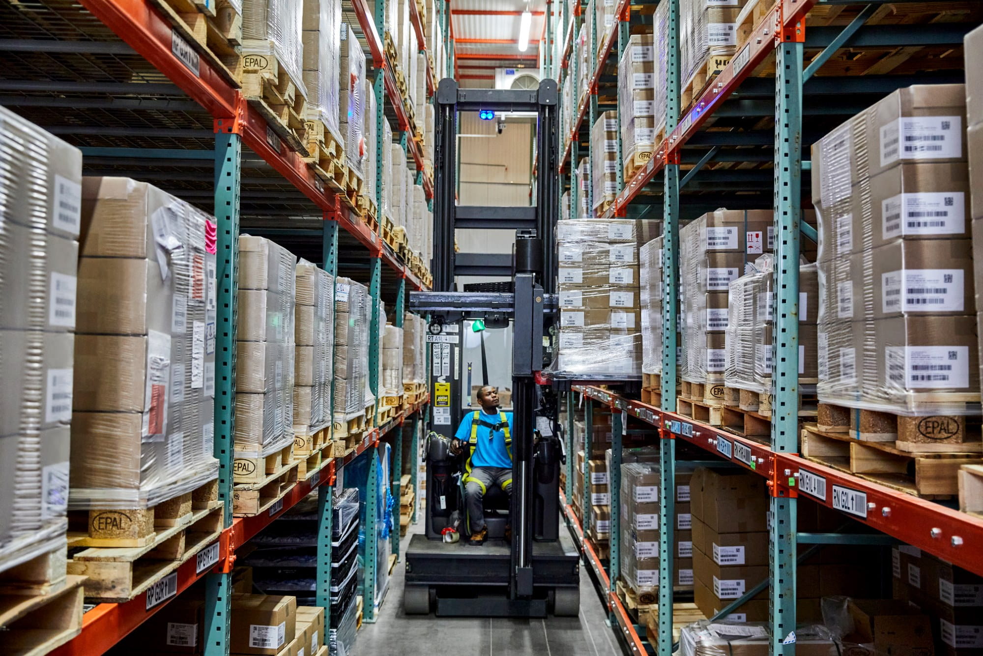 Wir verpflichten uns zu kontinuierlichen Verbesserungen, die Risiken minimieren und nachhaltige Prozesskontrollen ermöglichen.