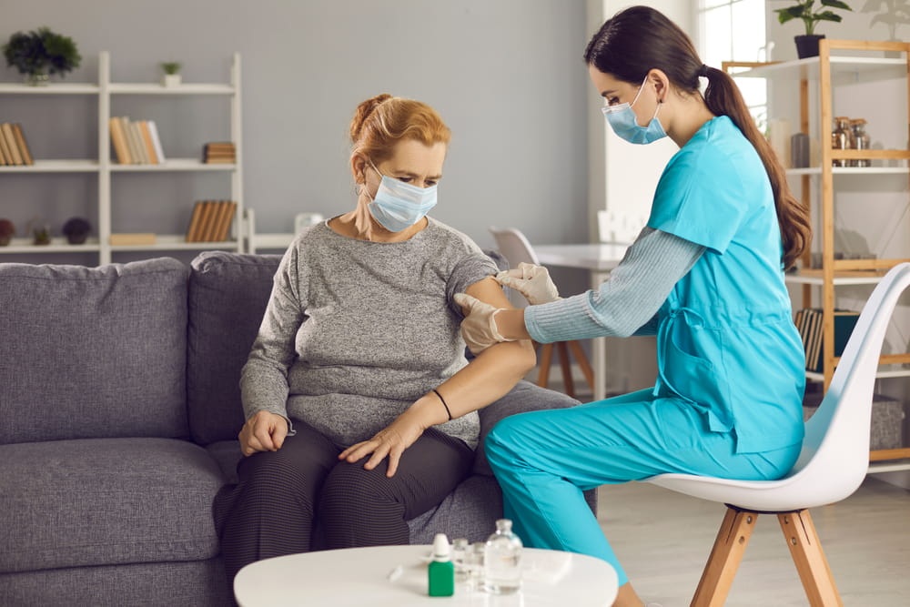 EU、試験薬の自宅配送を加速