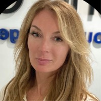 Stephanie Makison, World Courier