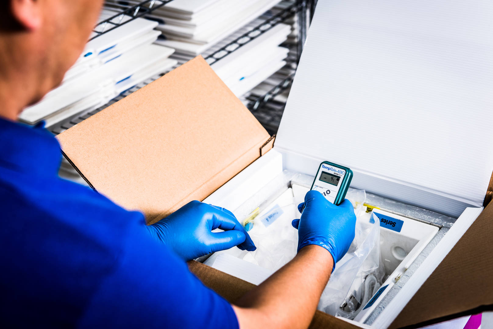 Wir kümmern uns um die Lagerung, den Transport und den Vertrieb Ihrer wertvollsten Innovationen, überwachen proaktiv die Sicherheit und Integrität Ihrer Produkte und stellen sicher, dass diese unverzüglich die Patienten erreichen.